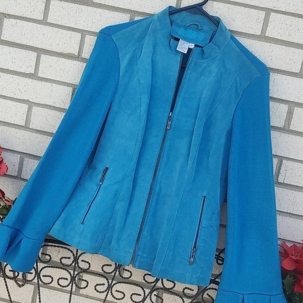 Blue Jacket - Picture 3 of 9